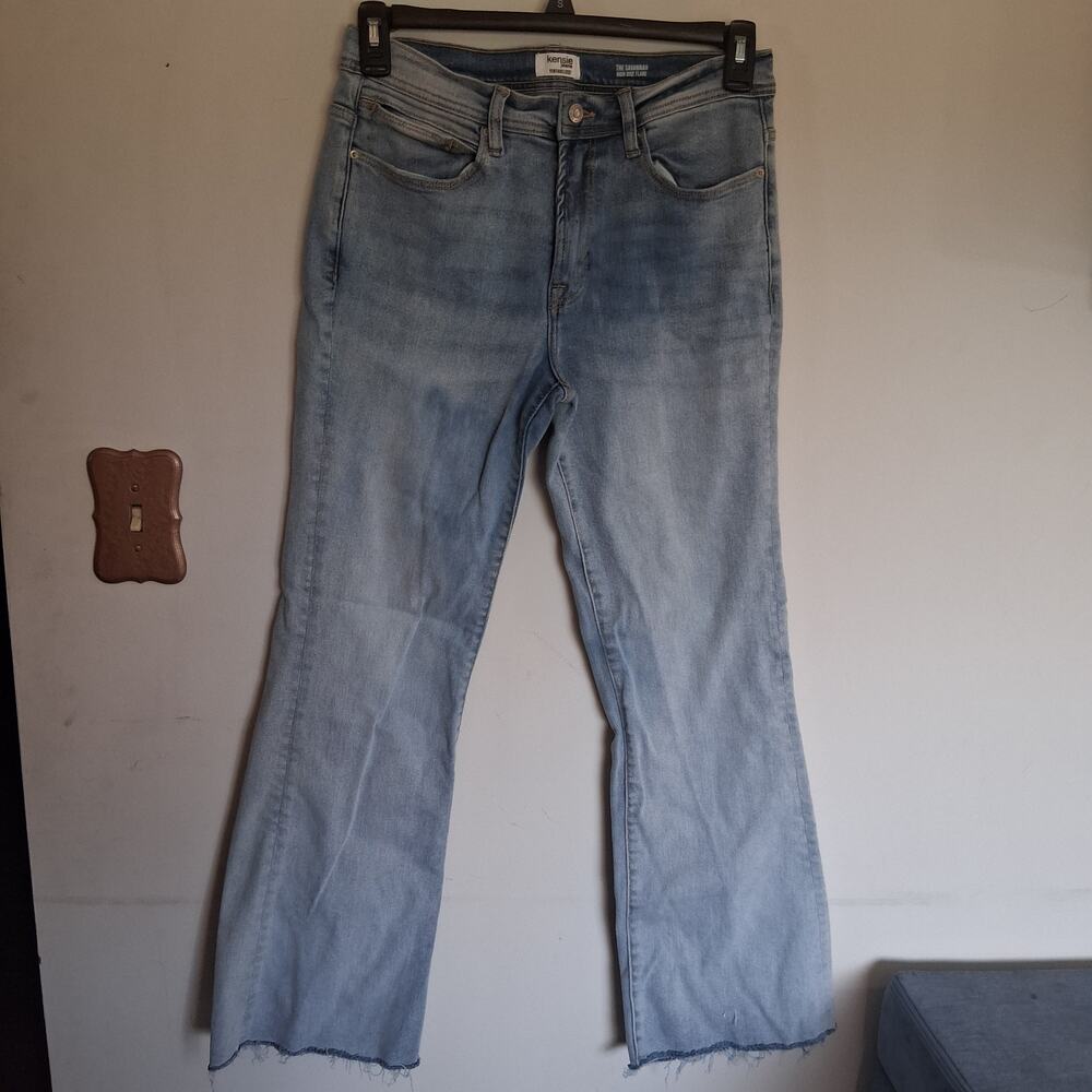 Kensie Vintage Luxe “The Savannah” High Rise Flare Jeans 8/29